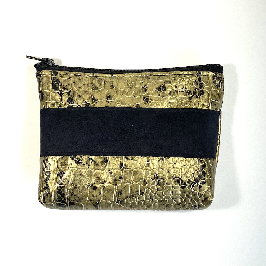 Trousses passeport et cartes, simili cuir effet python, or et noir, format passeport, bande suedine, Pas Si Muette, accessoires, idée cadeau, fabrication française