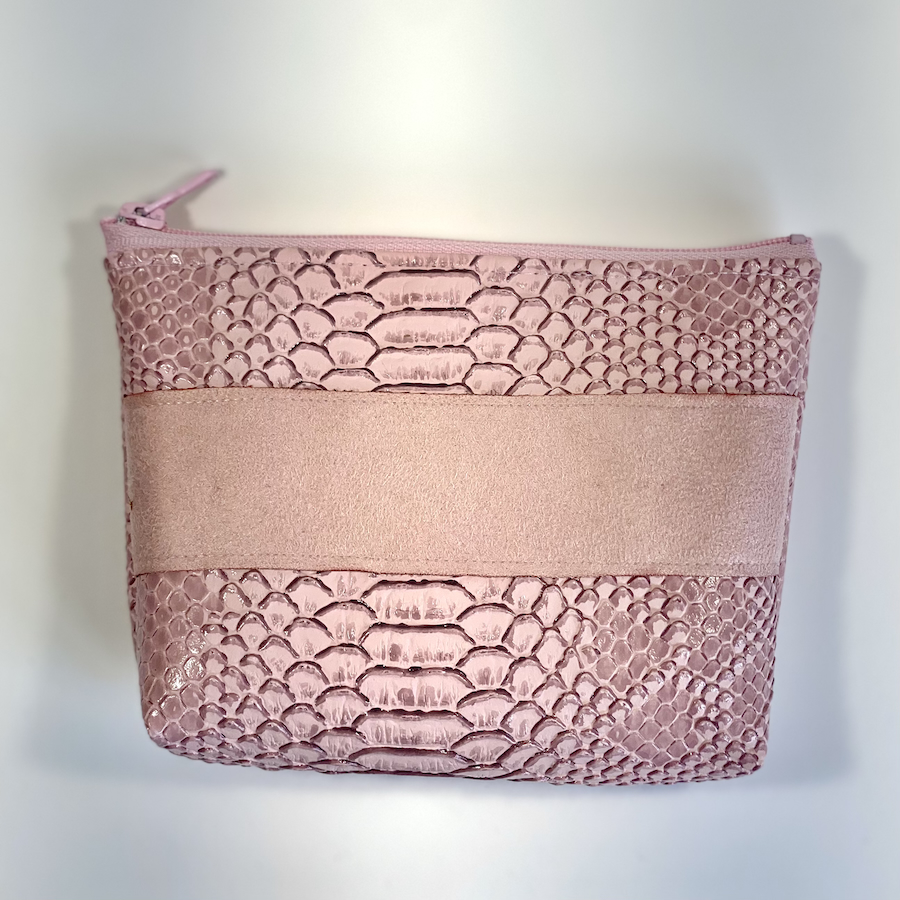 Trousses passeport et cartes, simili cuir effet python, rose pastel, format passeport, bande suedine, Pas Si Muette, accessoires, idée cadeau, fabrication française