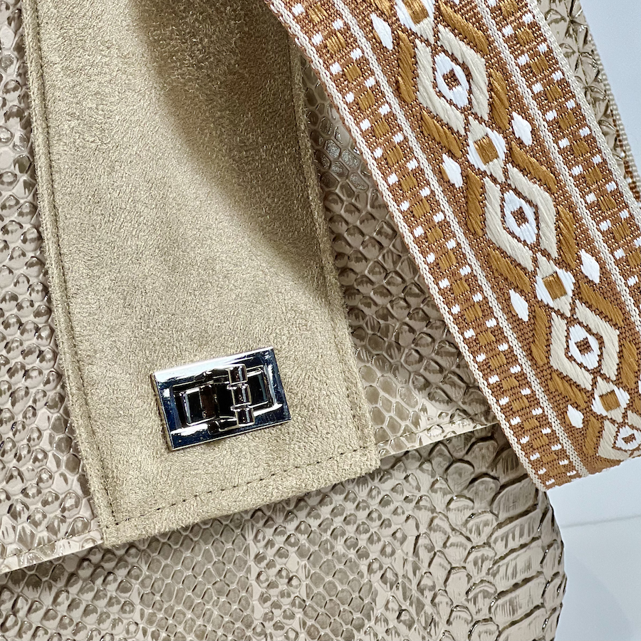 Sac à main, Pas Si Muette, sac 400, fabrication française, sac à rabat, simili cuir python, Taupe, idée cadeau