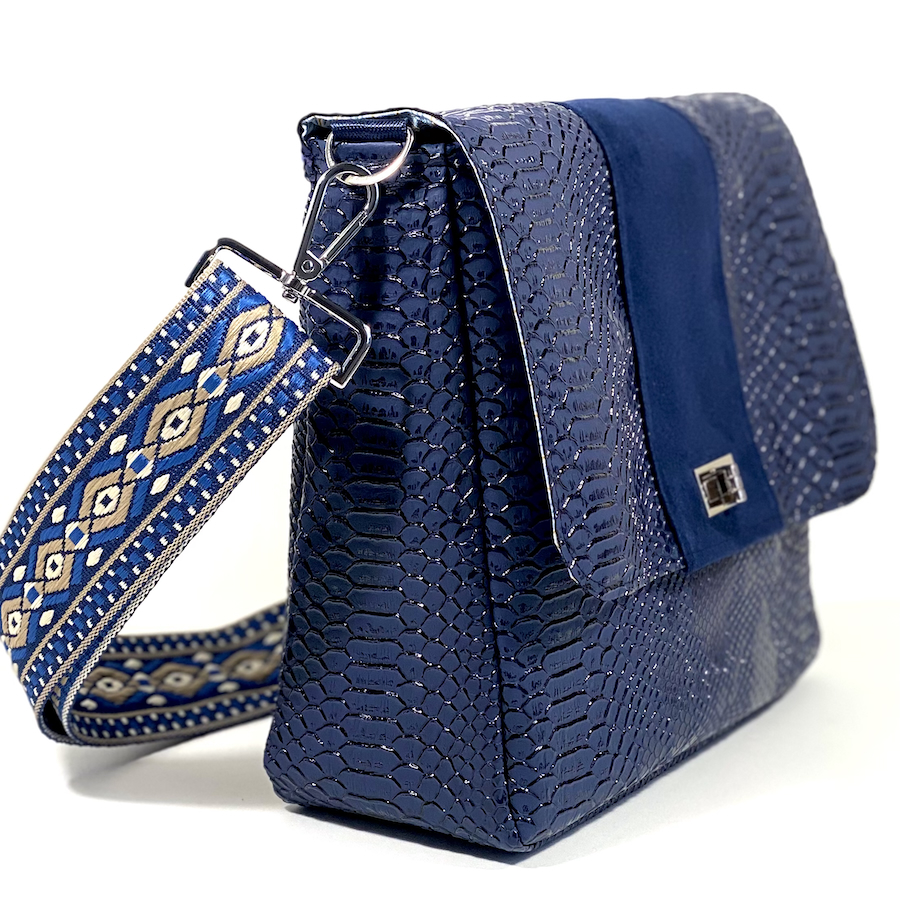 sac à main, Pas Si Muette, sac 400, fabrication française, sac à rabat, simili cuir python, bleu marine, idée cadeau