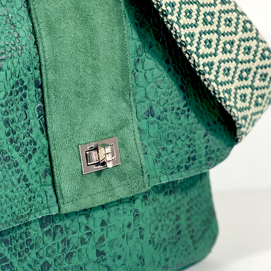 sac à main, Pas Si Muette, sac 400, fabrication française, sac à rabat, simili cuir serpent vert emeraude, idée cadeau