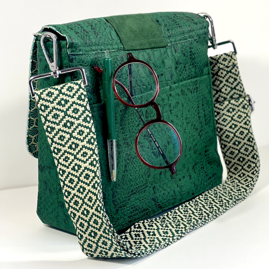 sac à main, Pas Si Muette, sac 400, fabrication française, sac à rabat, simili cuir serpent vert emeraude, idée cadeau