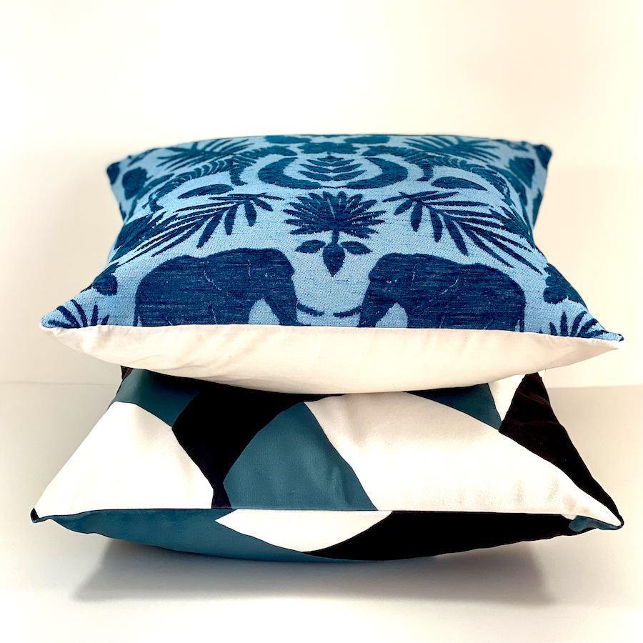 Housses de coussins velours, Pas Si Muette. Fabrication française. Turquoise, canard, noir et blanc, Idée cadeau. Idée déco