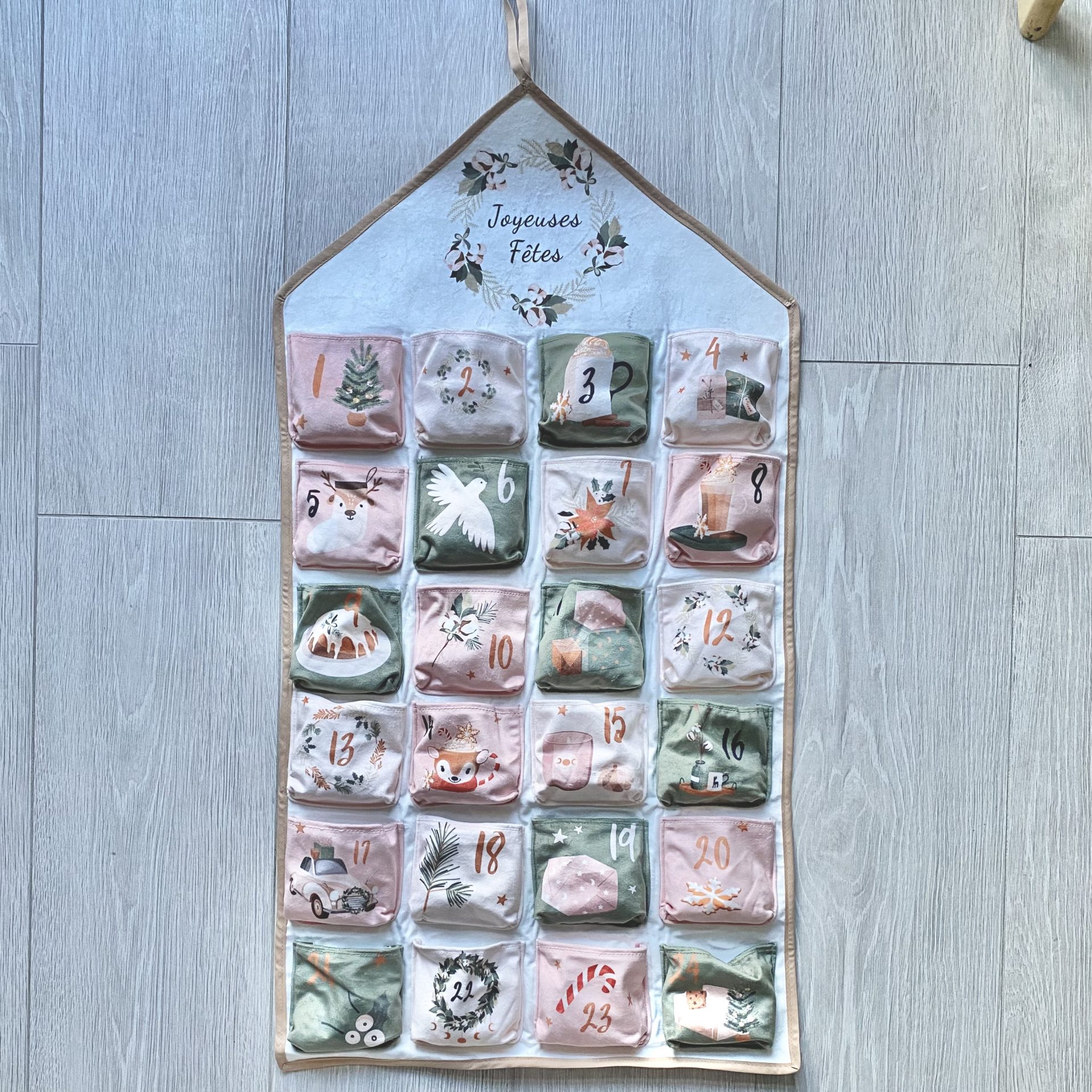 Calendrier de l'Avent à suspendre en velours. Décoration de Noël. Pas Si Muette, fabrication Française. Idée cadeau