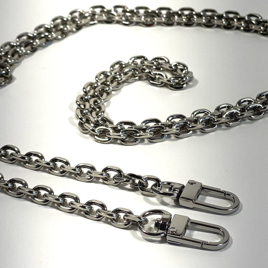 Chaines de sac. Mailles rondes. Métal argenté, amovibles. Pas Si Muette. Idée cadeau