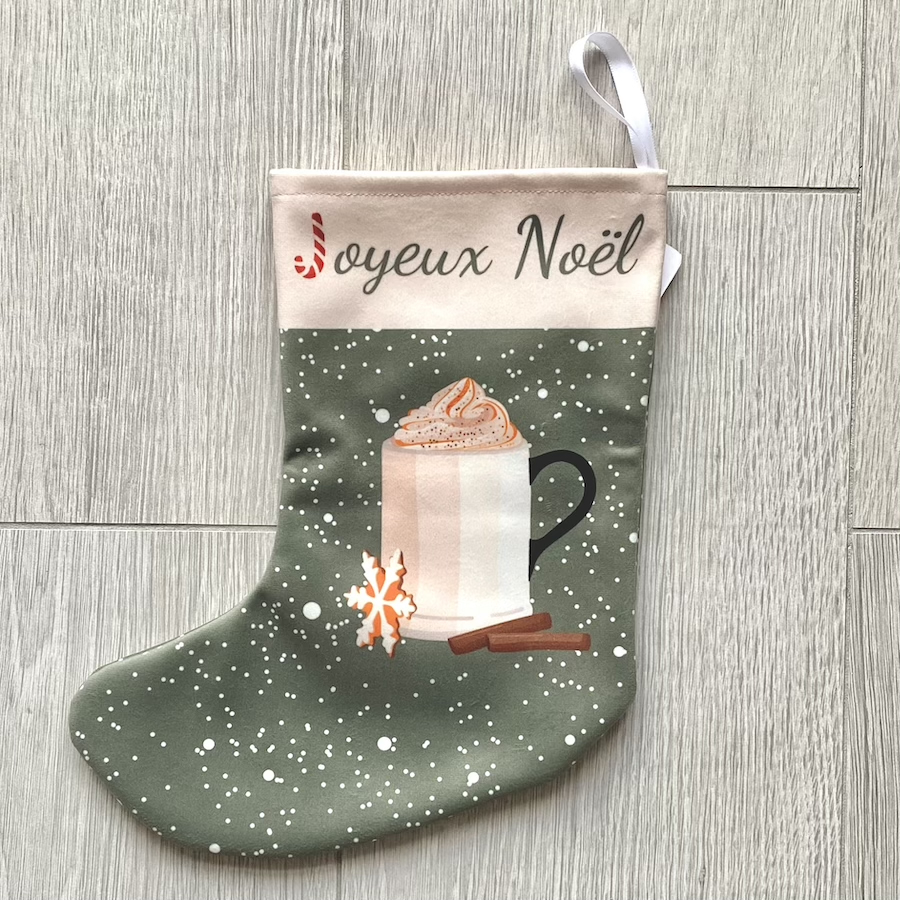 Chaussette de Noël, à suspendre. Fabrication Française. Pas Si Muette. Chaussette de cheminée vert amande. Décoration de Noël.