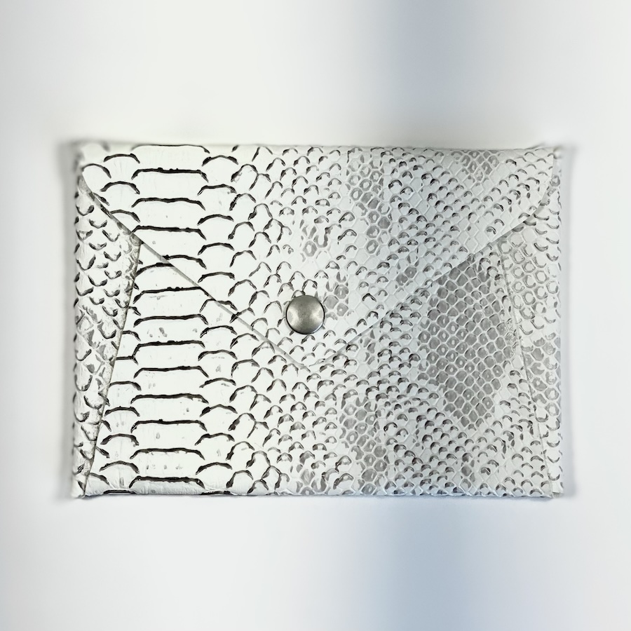 Enveloppe de sac en simili cuir, blanc, effet python. Fabrication Française. L'accessoire rangement de tous les sacs à main.