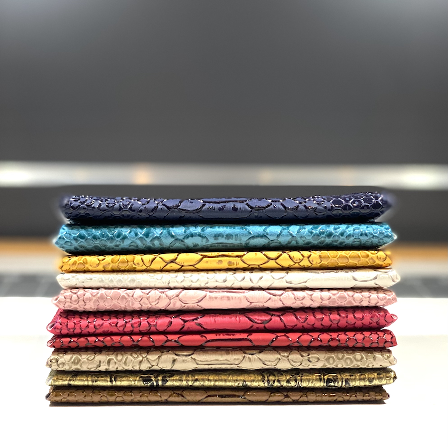 Enveloppe de sac en simili cuir, collection colorée, effet python. Fabrication Française. L'accessoire rangement de tous les sacs à main.