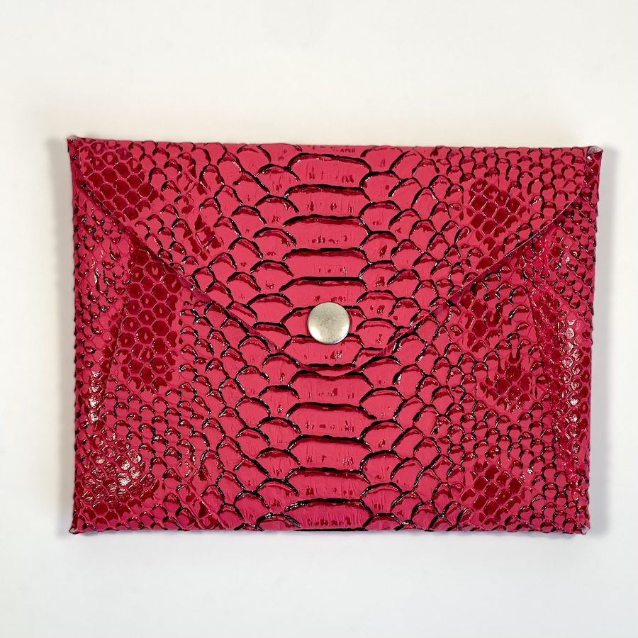 Enveloppe de sac en simili cuir, rose fuschia, effet python. Fabrication Française. L'accessoire rangement de tous les sacs à main.
