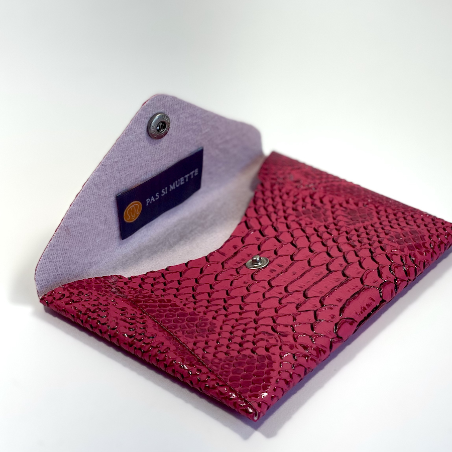 Enveloppe de sac en simili cuir, rose fuschia, effet python. Fabrication Française. L'accessoire rangement de tous les sacs à main.