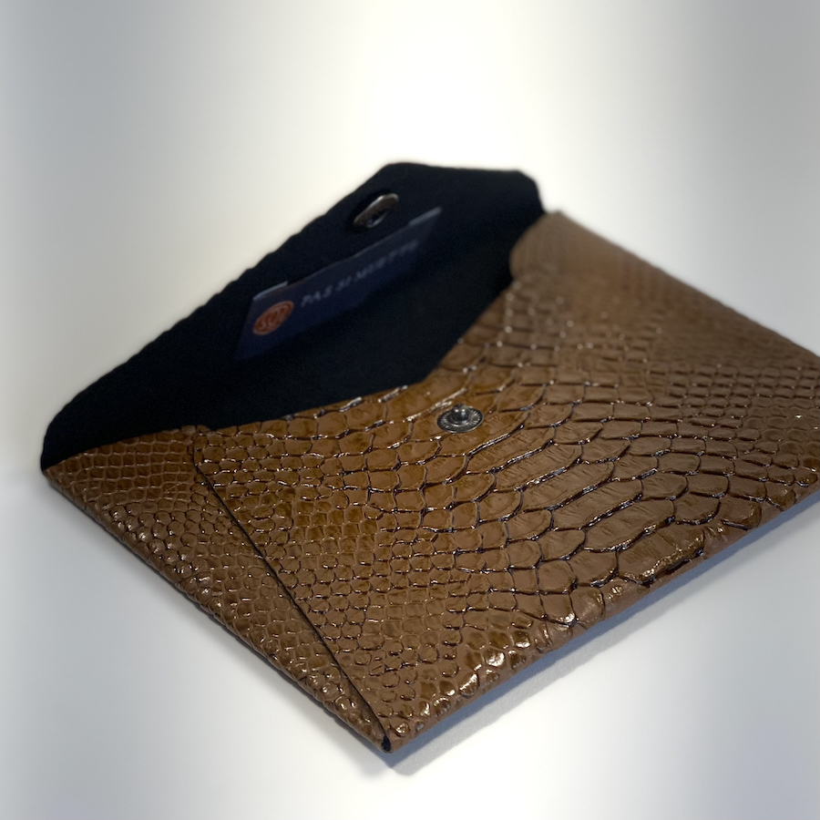 Enveloppe de sac en simili cuir, moka, effet python. Fabrication Française. L'accessoire rangement de tous les sacs à main.